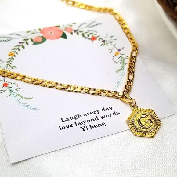 Gold toned chain linked letter G ankle bracelet. - Picture 1 of 3